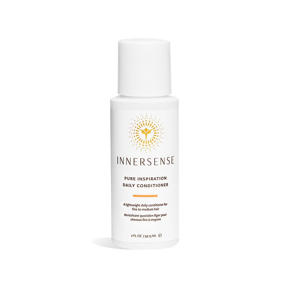 Innersense Pure Inspiration Daily Conditioner, 59 ml Flasche, weiß mit goldener Schrift und Logo.