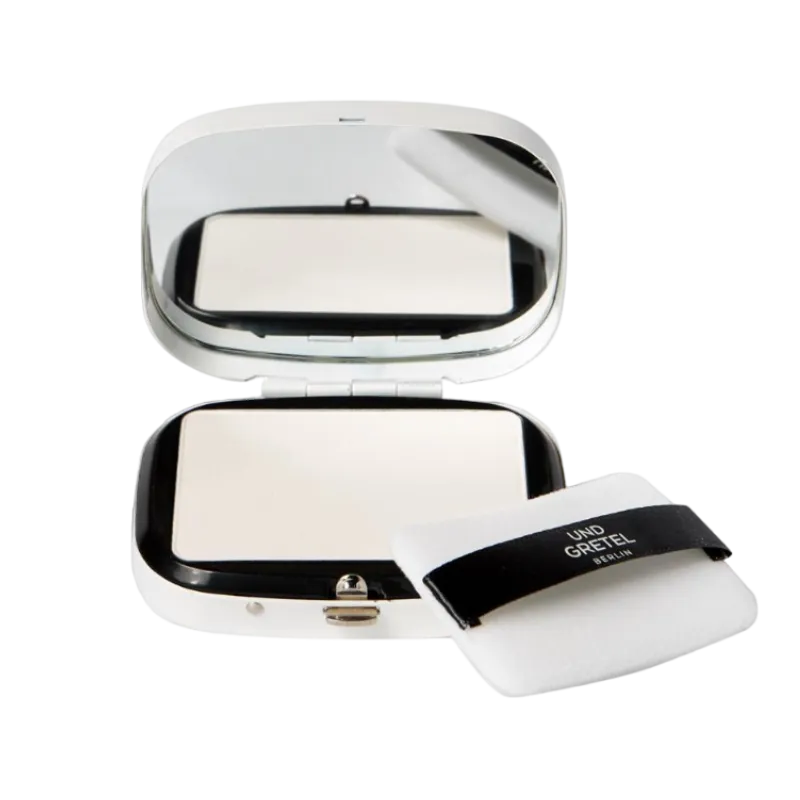 UND GRETEL ILGE Translucent Powder in weißer Dose mit Spiegel und Applikator.