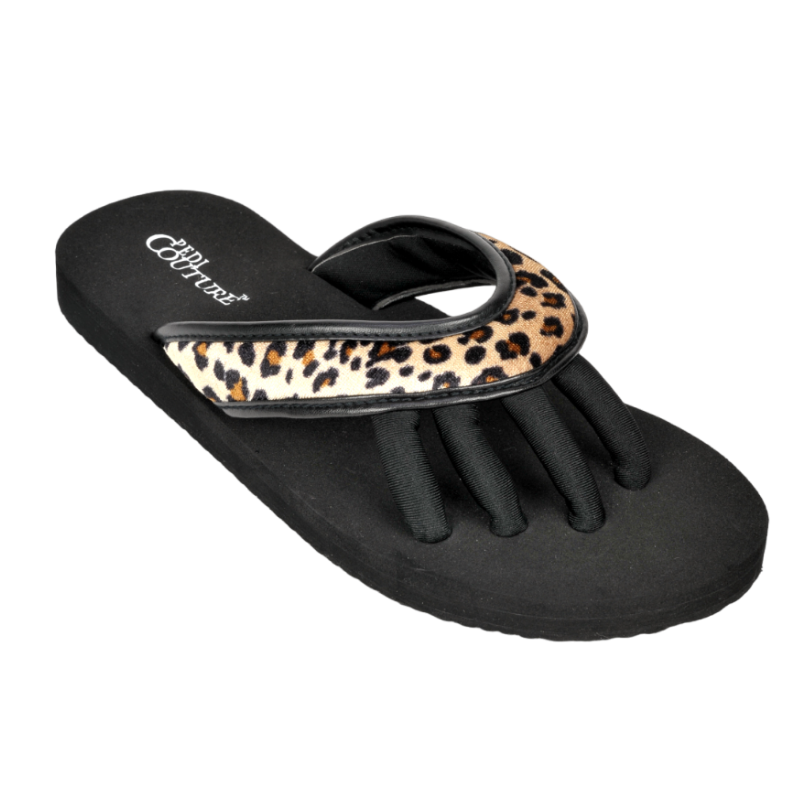 PEDI-COUTURE-PEDICURE-WILD-LEOPARD Schwarze Pediküre-Sandale mit Leopardenmuster und Zehentrennern.