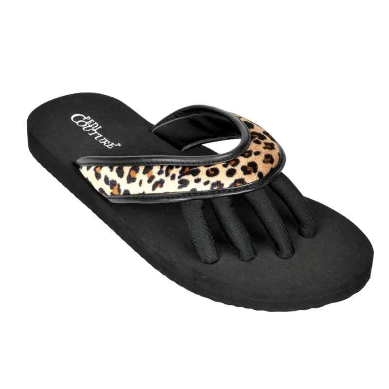 Schwarze Pediküre-Sandale mit Leopardenmuster und Zehentrennern.