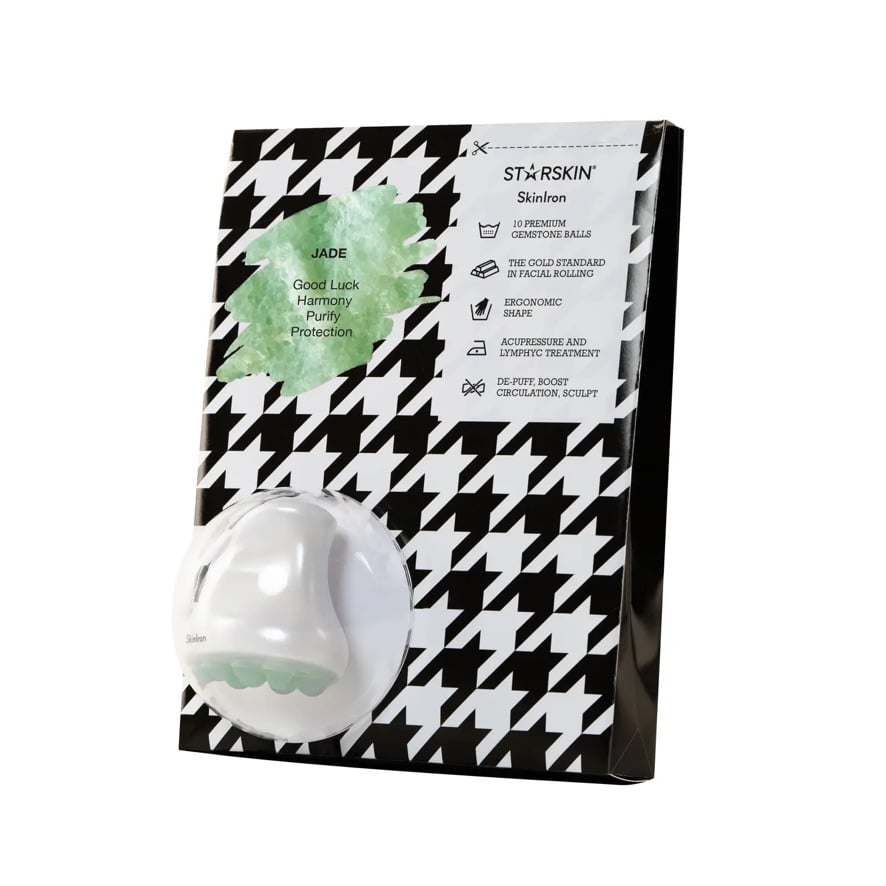 BA28CF5D-6D2A-47C7-A099-8E975BC73BFC_1_105_c Verpackung eines Jade-Gesichtsmassagegeräts von STARSKIN auf schwarz-weißem Hintergrund.