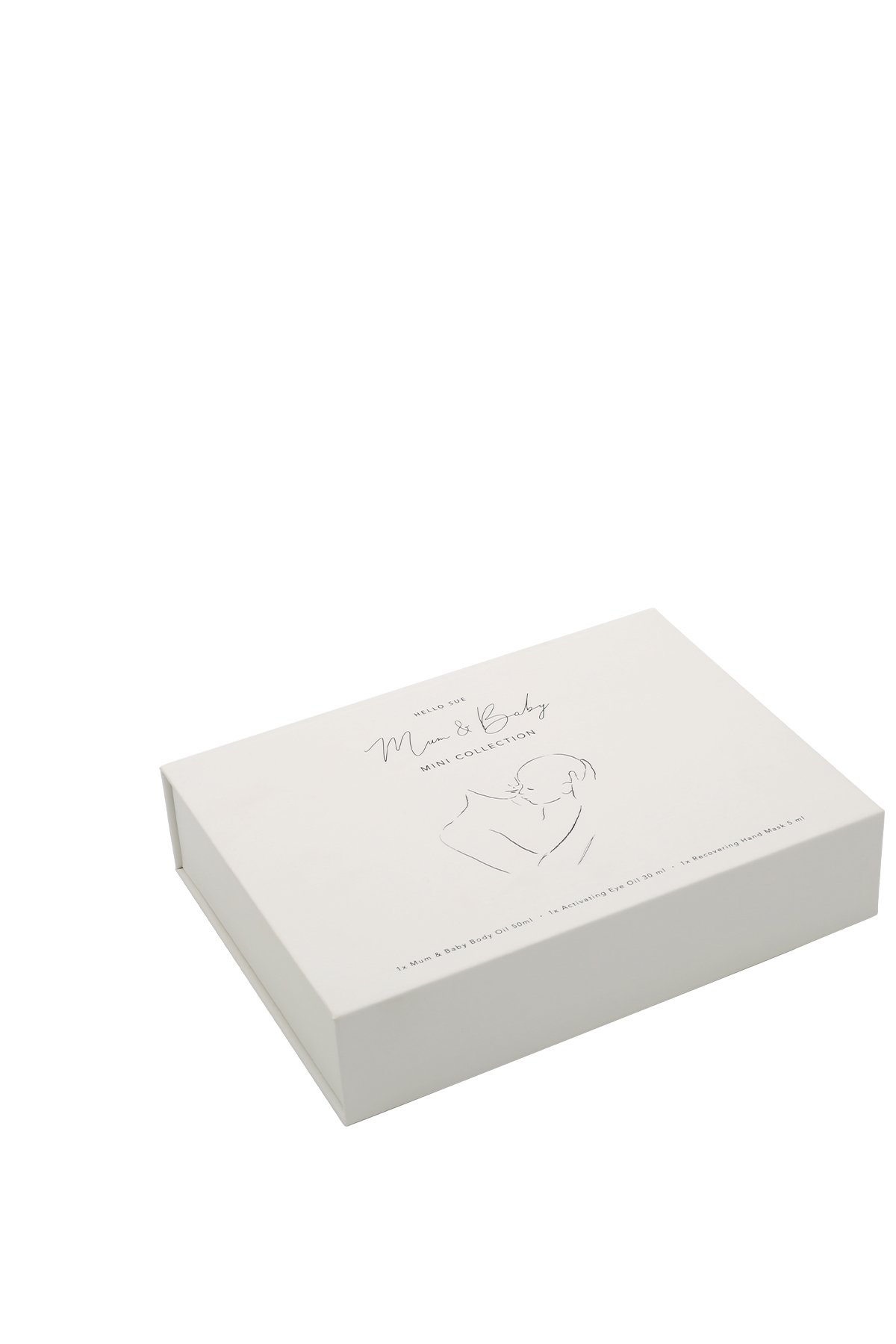 hs-014_mumbabyminicollection_freisteller_1xzWyNeM7DuVPb Weiße Box mit der Aufschrift 'Mum & Baby Mini Collection' auf weißem Hintergrund.