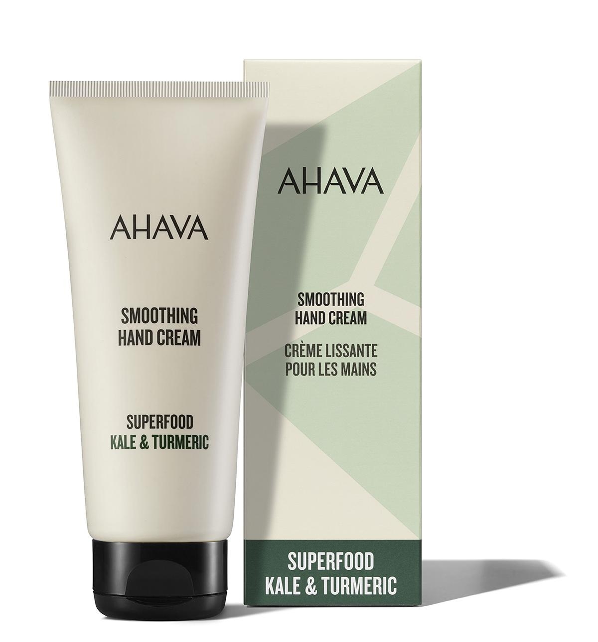 AHAVA Smoothing Hand Cream mit Superfood Kale & Turmeric, Tube neben Verpackung.