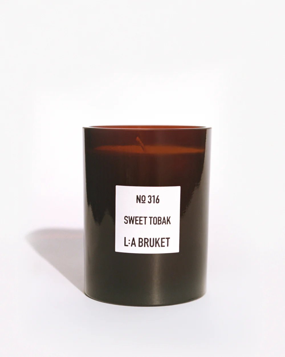 L:A BRUKET No. 316 Scented Candle Sweet Tobac Duftkerze