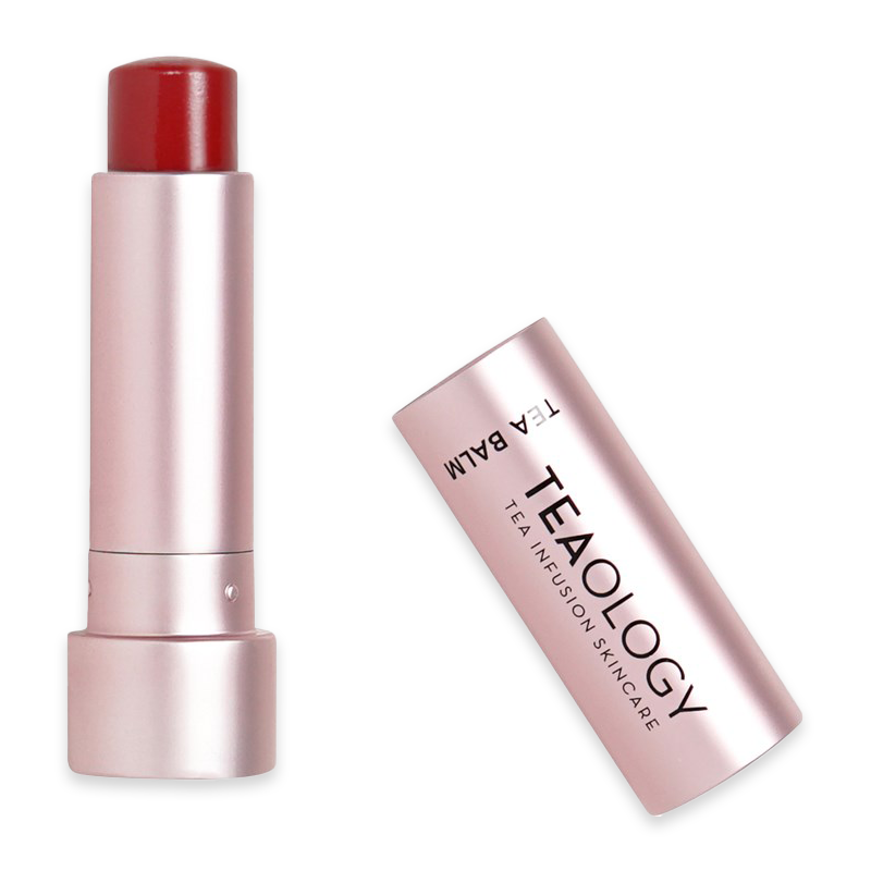 TEAOLOGY Berry Tea Lip Balm in rosafarbener Hülse, geöffnet mit abgenommenem Deckel.