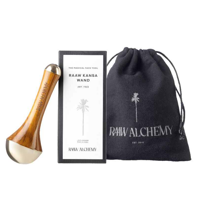 8E79AC73-91F1-4EC8-BB34-6CAF9F332344 RAAW Alchemy Kansa Zauberstab mit Verpackung und schwarzem Beutel.