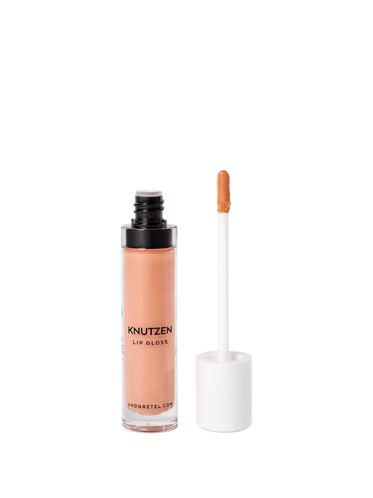Ein Lipgloss von Knutzen in einer durchsichtigen Flasche mit schwarzem Deckel und einem Applikator daneben.