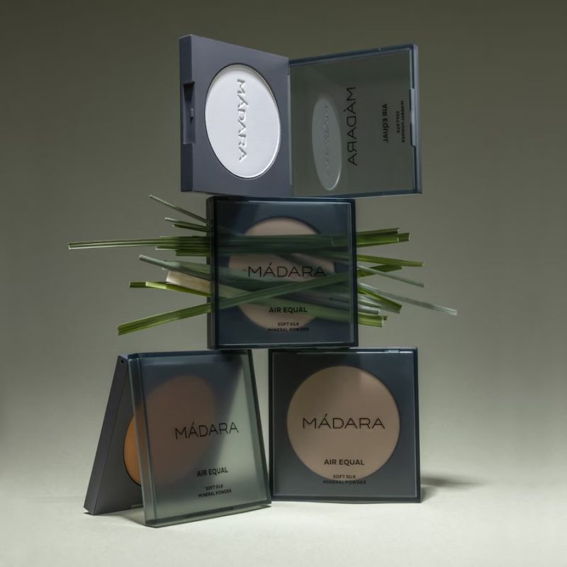 MADARA Organic Skincare AIR EQUAL Soft Silk Mineral Powder, #3 DEEP