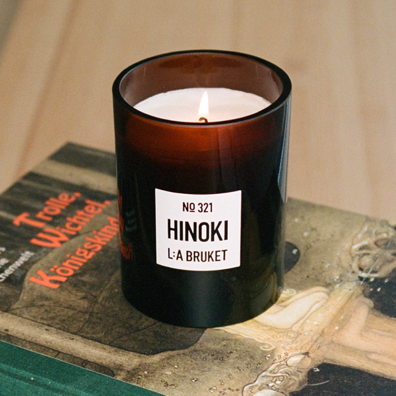 L:A BRUKET No. 255 Scented Candle Hinoki 50g bougie parfumée