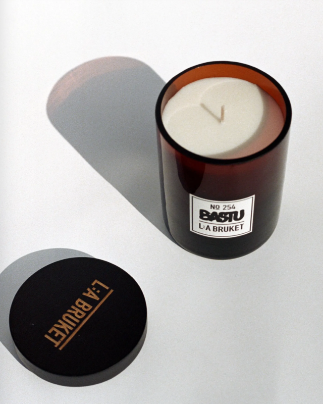L:A BRUKET No. 254 Scented Candle Bastu 260 g Bougie parfumée