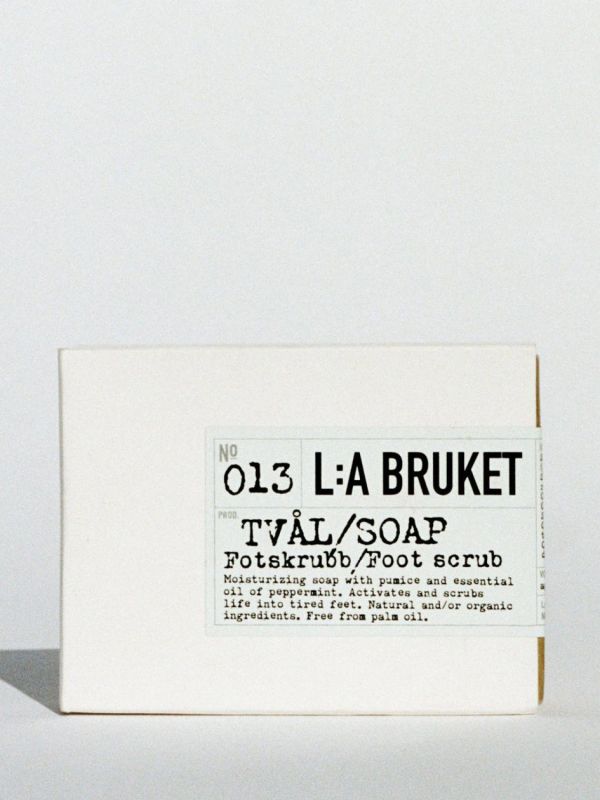 L:A BRUKET No. 013 Savon au savon pour les pieds gommage à la menthe poivrée